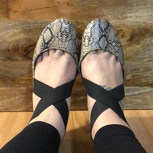 Steve Madden snake skin flats